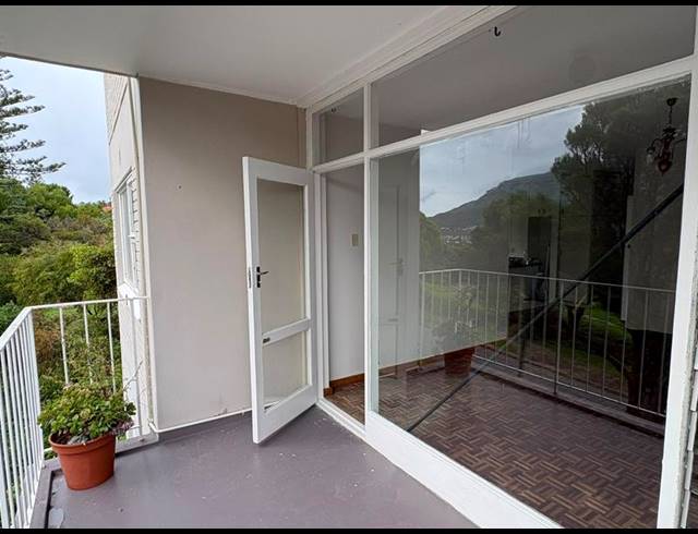 2 BEDROOM PROPERTY TO RENT IN FISH HOEK
